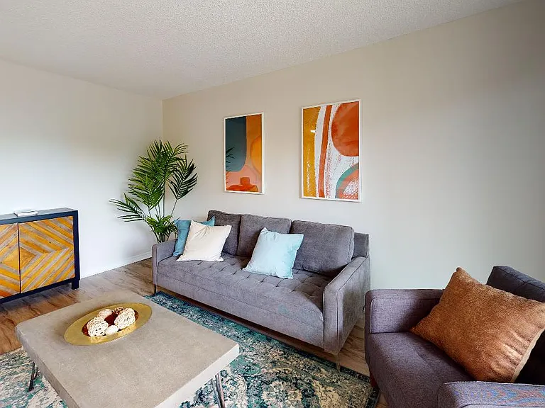 860 Blackthorne Ave — Photo 3