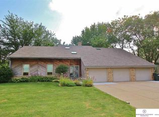 520 Shorewood Ln, Waterloo, NE 68069
