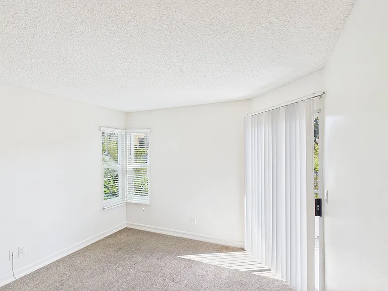 Available Apartment in North Park — Photo 47