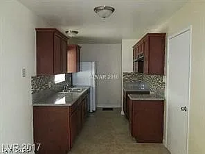 2909 Merritt Ave — Photo 4