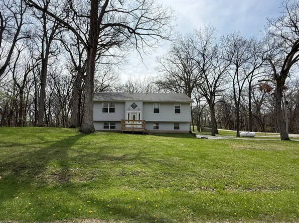 2 Acapulco Dr, Putnam, IL 61560