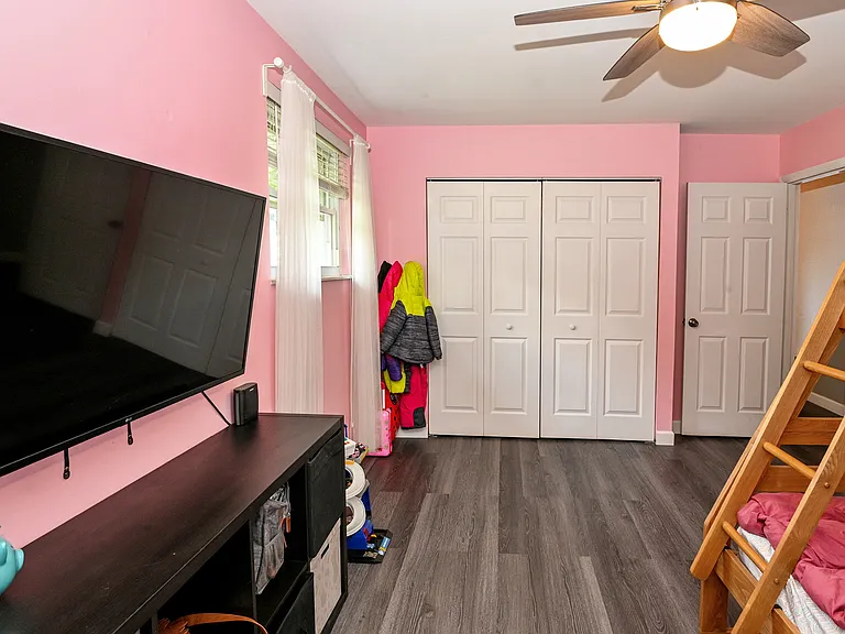 988 Yarger Dr — Photo 16