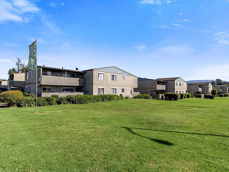 Garden Court — Photo 13