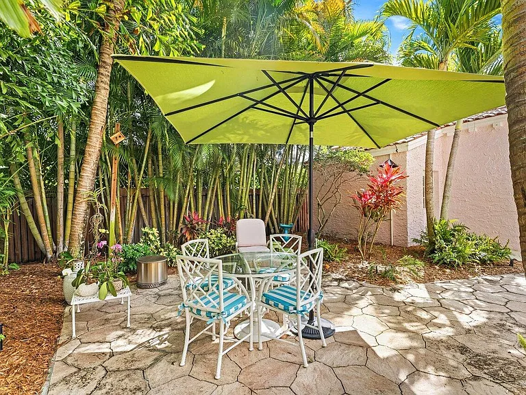 217 SE Coconut Ave — Photo 30
