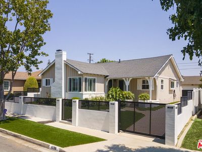 6130 Flores Ave, Los Angeles, CA, 90056