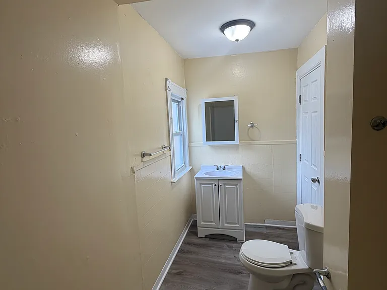 135 Wall St — Photo 8