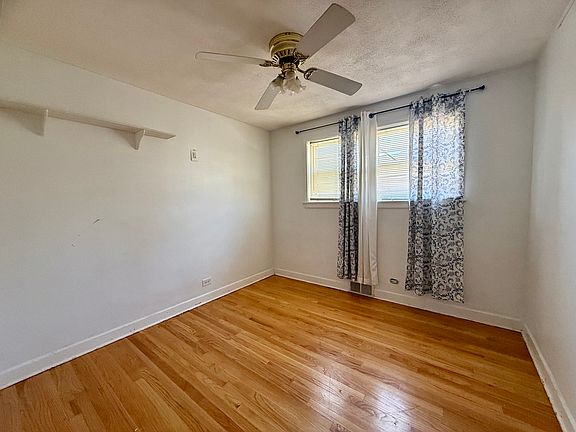 5th image of 9424 Lorel Ave