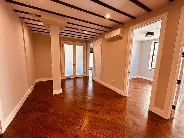 35 Claver Pl #2J — Photo 2