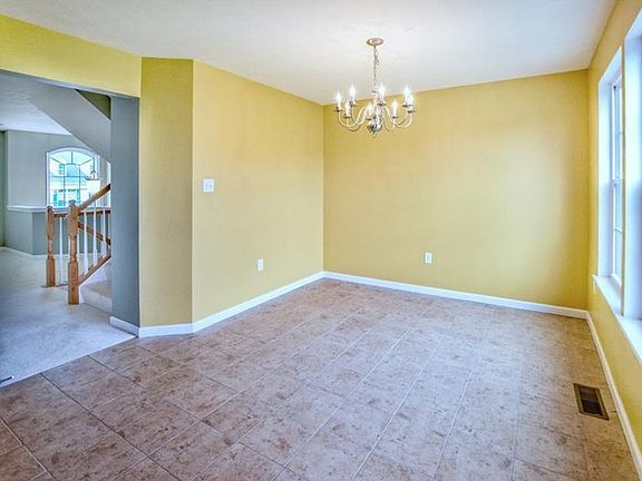 5th image of 161 Kensington Dr