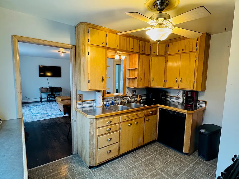 2428 Canyon Lake Dr — Photo 6