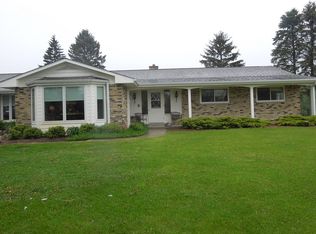 2321-2325 E River Rd, Grafton, WI 53024