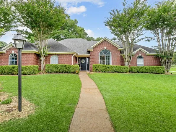 1003 Brown Dr, Wake Village, TX 75501