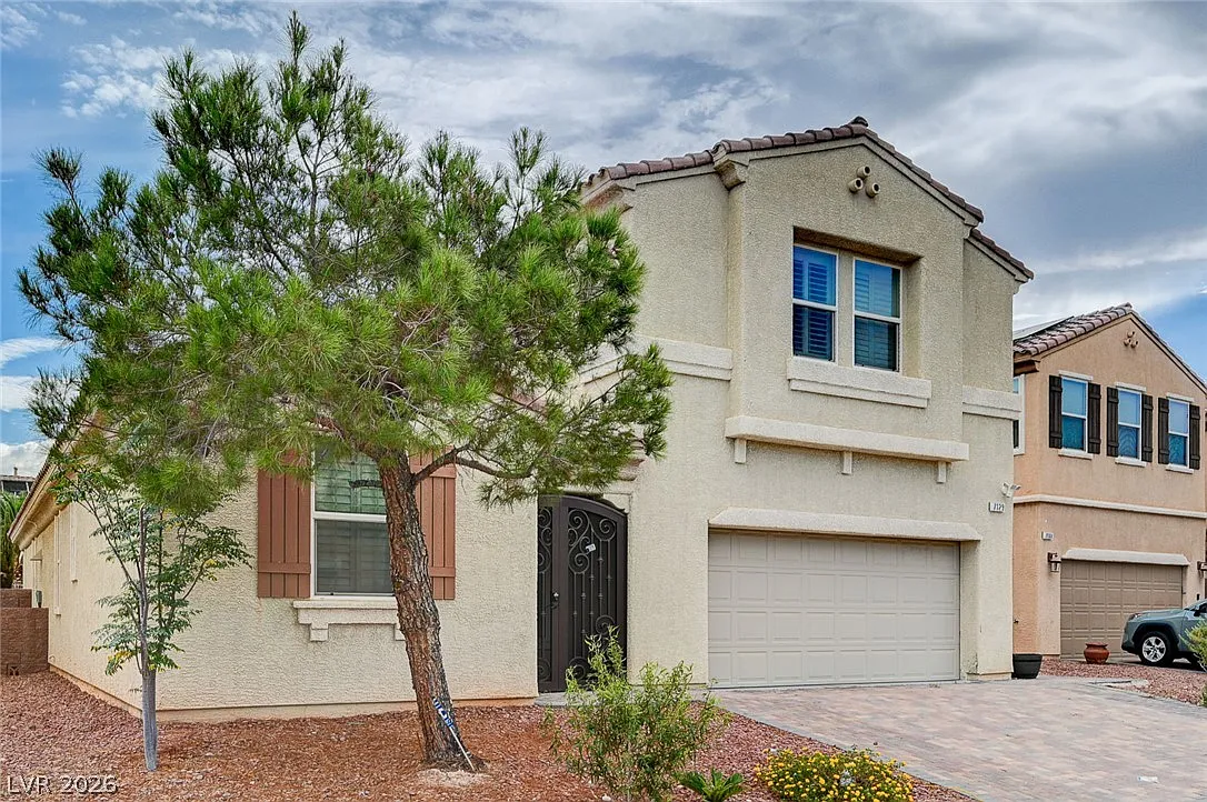 3 bed, 2.5 bath, 2871 sqft, $2,700 — Photo 3