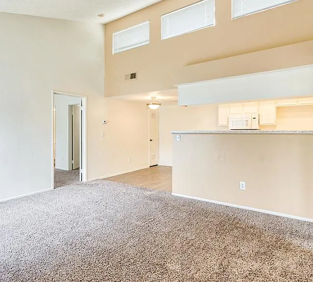 La Sierra Apartments — Photo 5