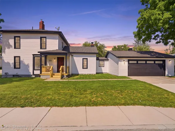 302 N 2nd St, Brighton, MI 48116
