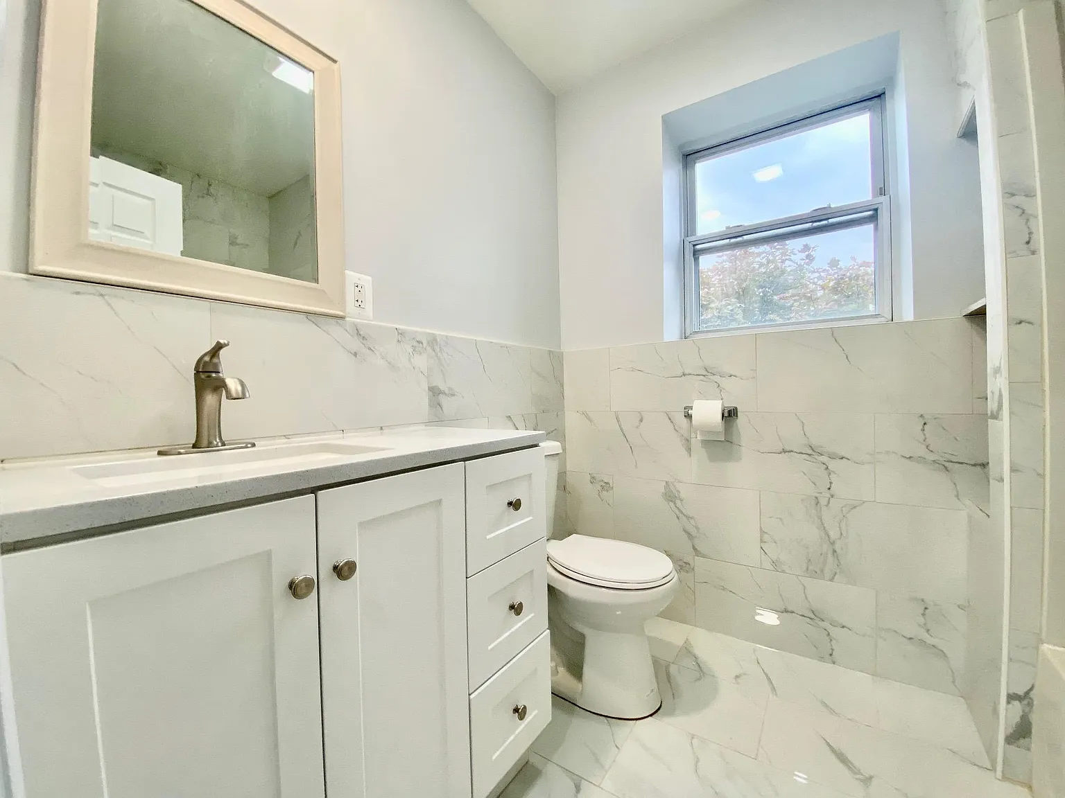 3 bed, 900 sqft, $1,690 — Photo 4