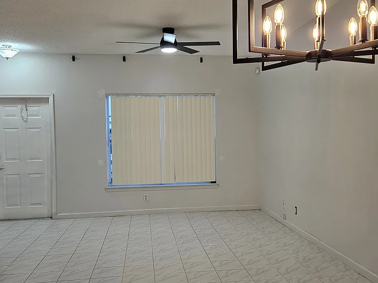 9934 NW 56th Pl — Photo 3