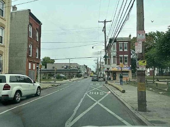 Exterior Neighborhood (street photo)