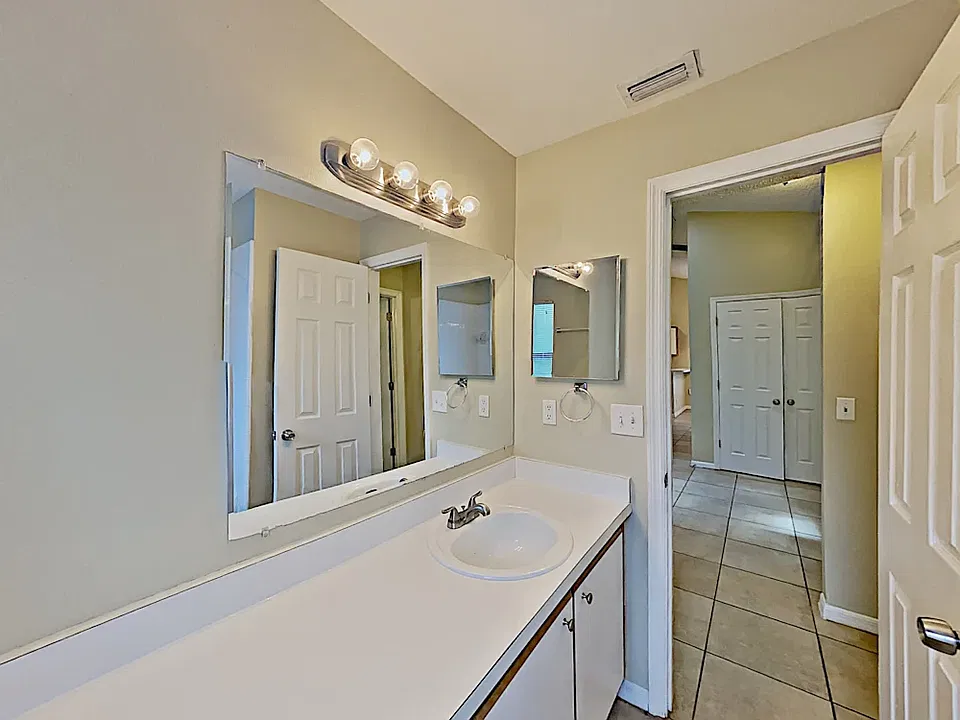 4004 Waterview Loop