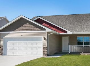 825 Crescent View Dr NE, Cedar Rapids, IA 52402
