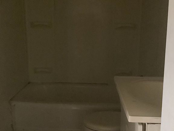 5th image of 3907 Flora Ave #A