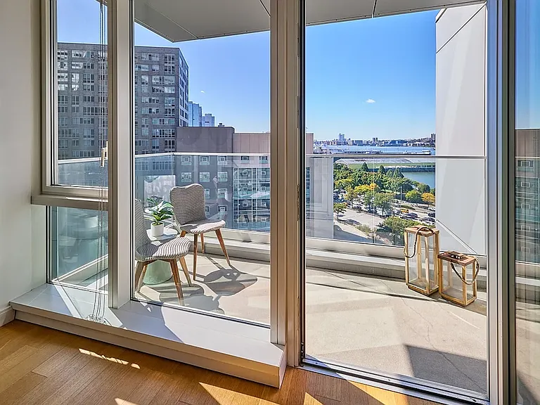 625 W 57th St #1218 — Photo 10