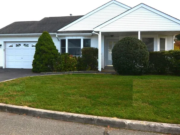 5 Willow Court #5, Manorville, NY 11949