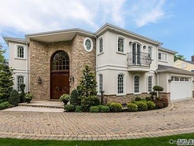983 Smith Lane, Hewlett Neck, NY, 11598