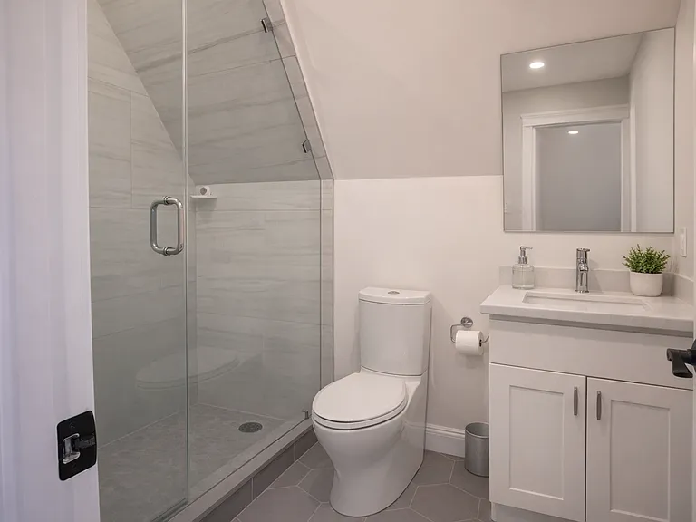 59 Quint Ave #13 — Photo 8