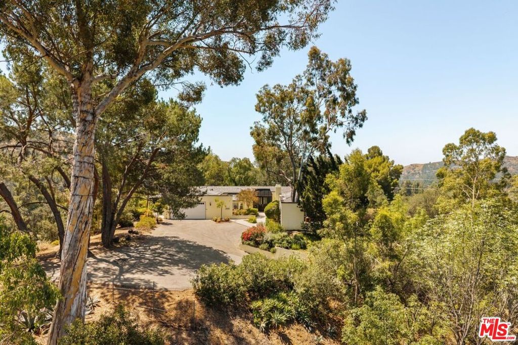 2940 Marcia Rd, Glendale, CA - View 2