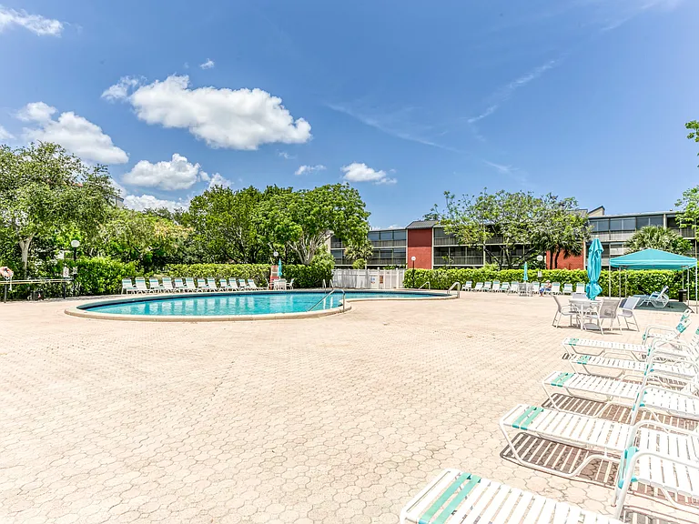 2200 S Cypress Bend Dr #101 — Photo 38