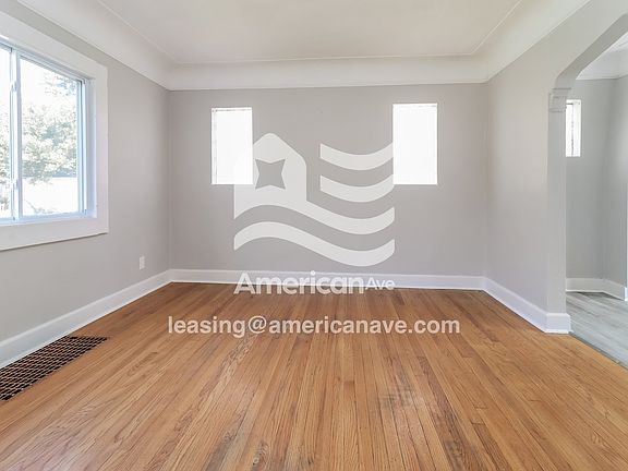 1043479_004_dining_room_13876698.jpg
