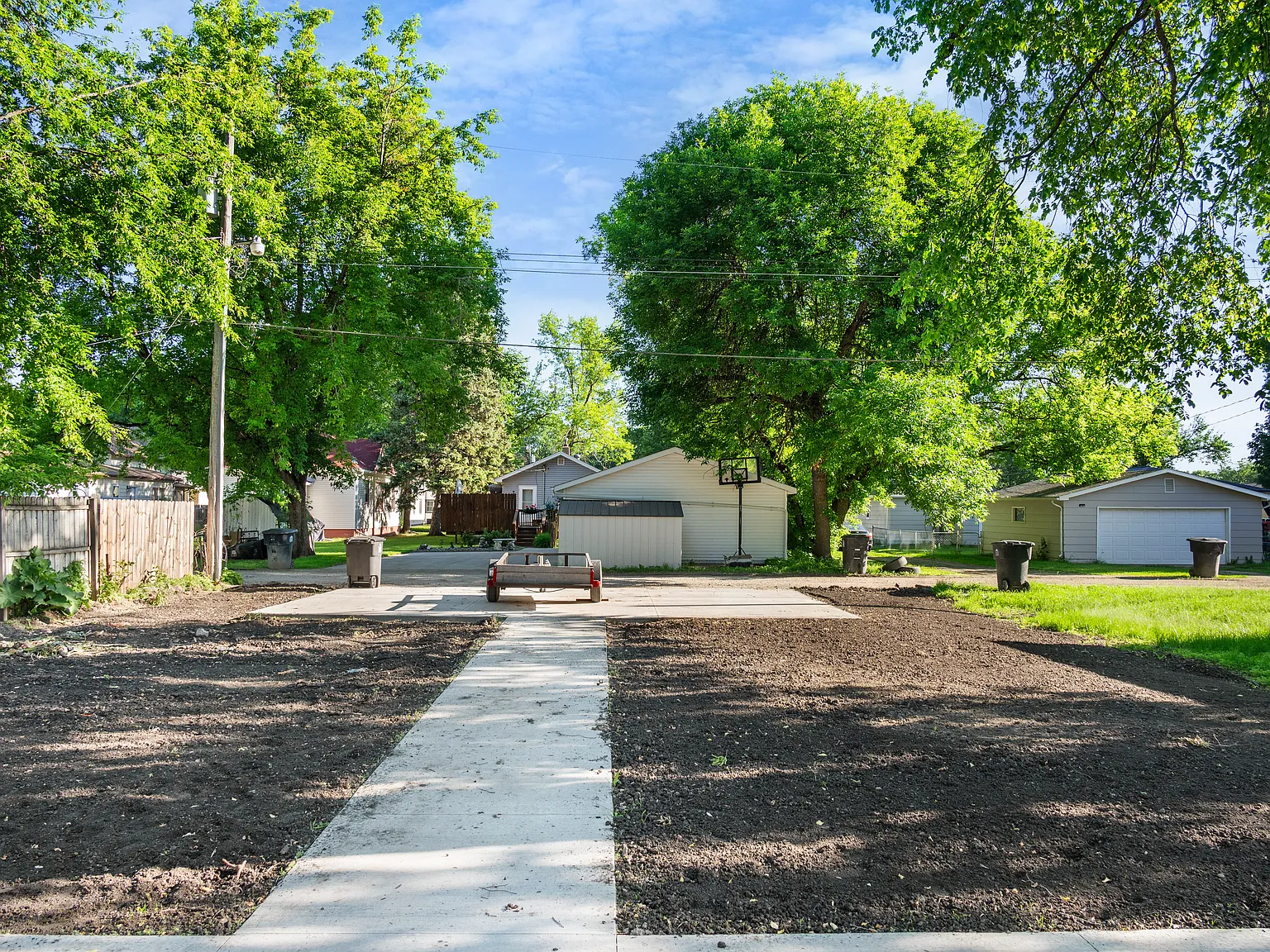 3 bed, 2.5 bath, 1682 sqft, $2,100 — Photo 3