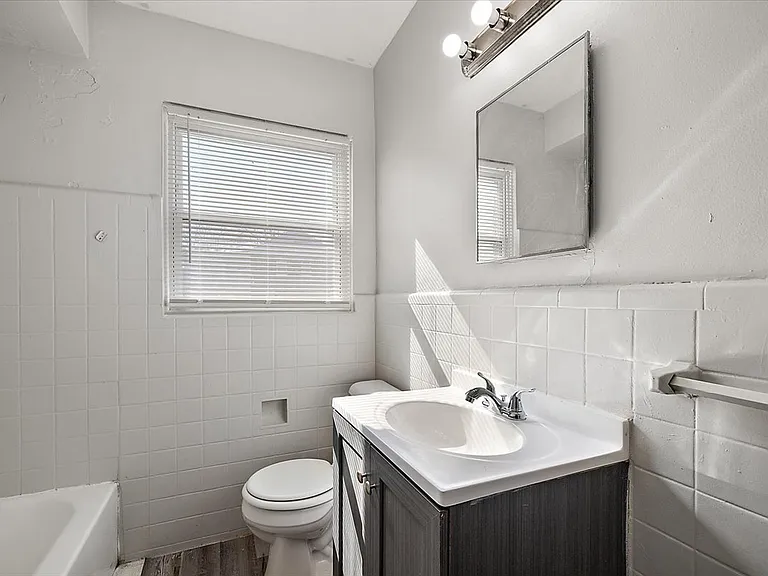 10500 Somerset Ave — Photo 32