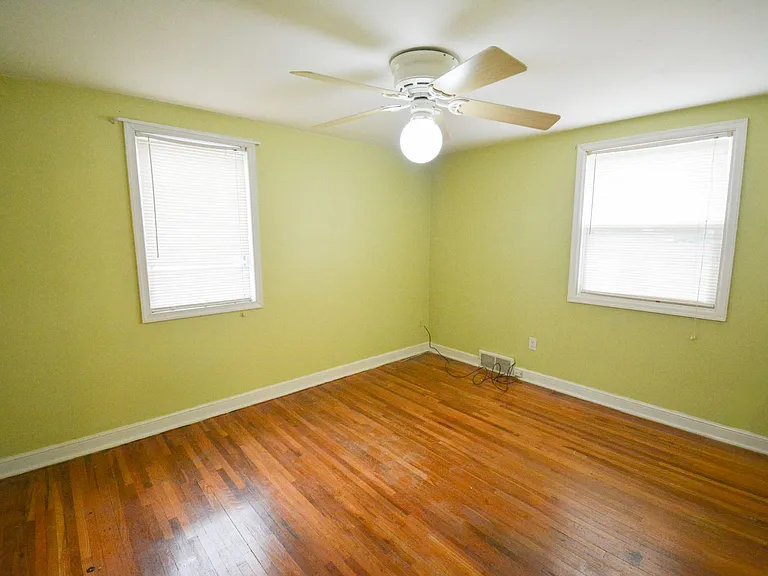 1418 3 1/2 St SE — Photo 9