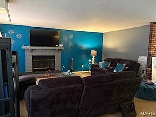 2nd image of 945 Paddock Dr
