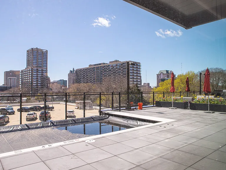 1239 N Van Buren St — Photo 39