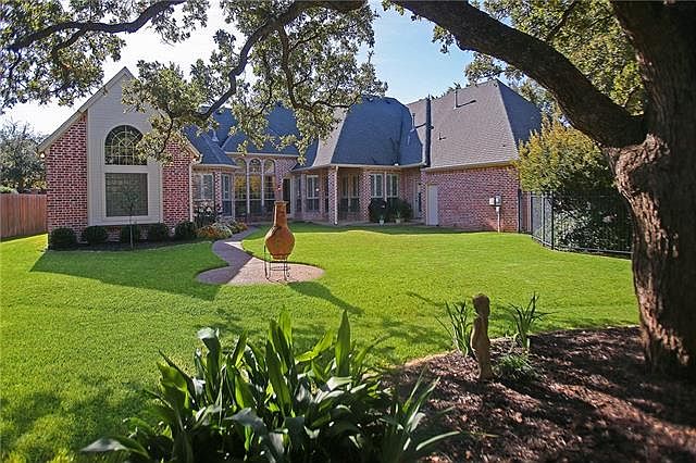 1st image of 322 Oaklawn Dr