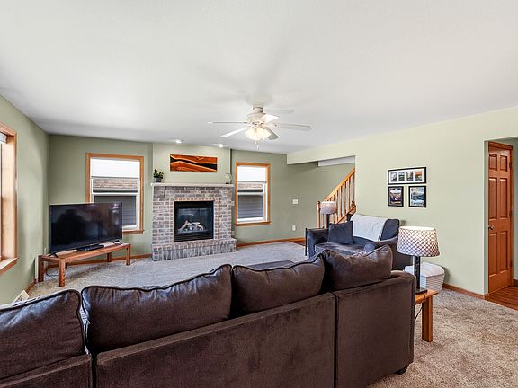 4th image of 455 S Country Ln
