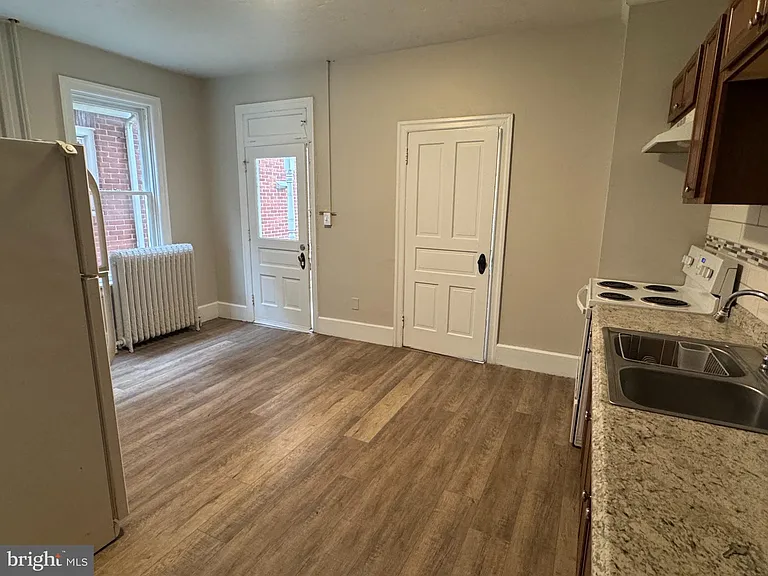 453 W Middle St — Photo 6