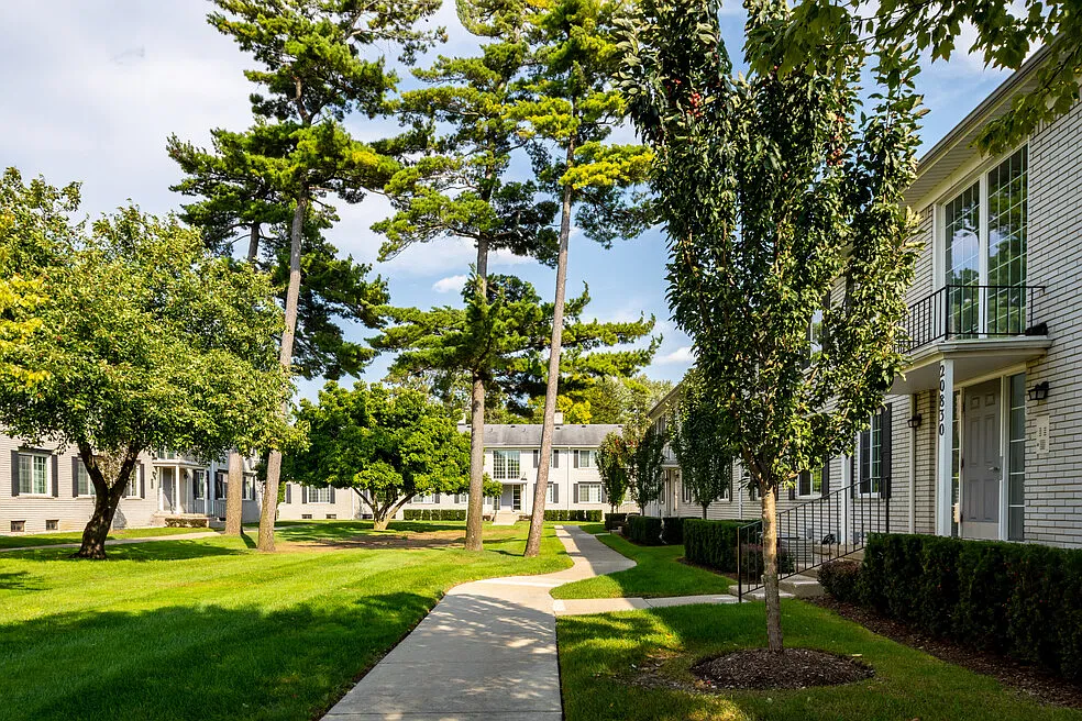 House of Botsford Apartments & Townhomes — Photo 4