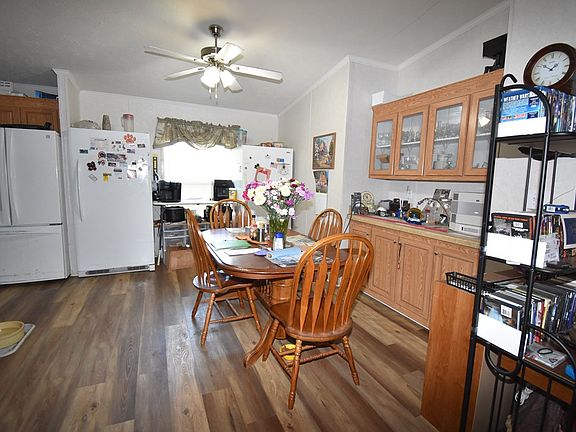 4th image of 236 Glenwood Dr N