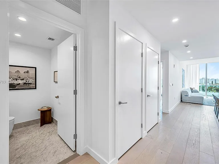 9201 E Bay Harbor Dr #Penthouse 809 — Photo 51
