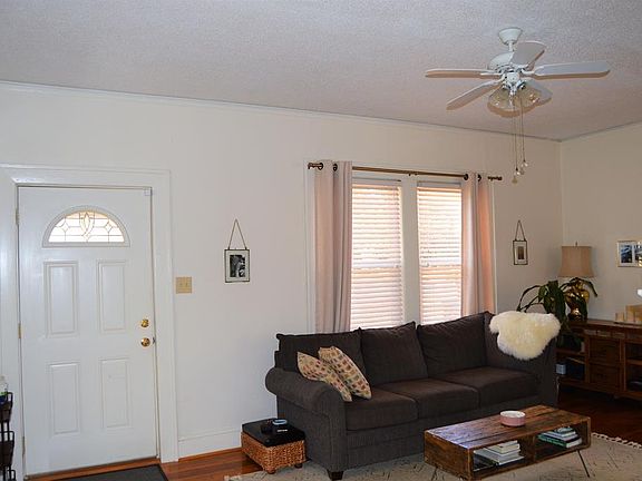 2nd image of 206 Laurel Ave E