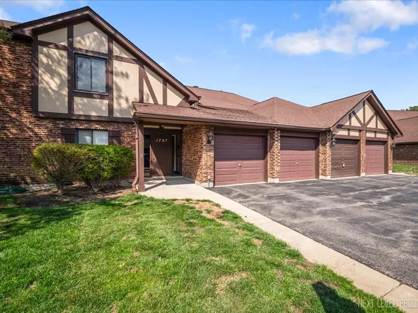 1707 Lakecliffe Dr APT C, Wheaton, IL 60189