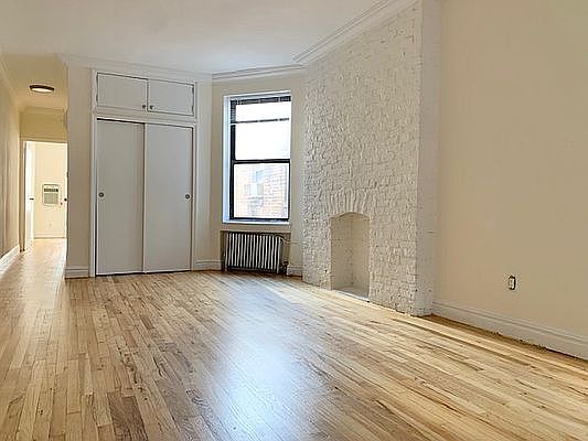 4th image of 323 E 83rd St APT 5C