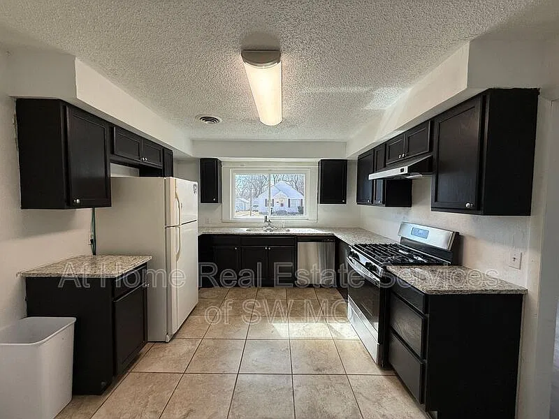 4 bed, 2.0 bath, 1544 sqft, $1,495 — Photo 4