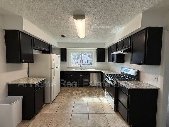 4th image of 1731 W Walnut St