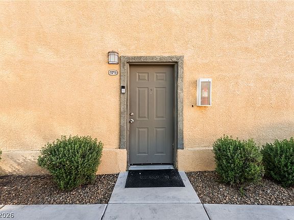 5th image of 4915 E Russell Rd