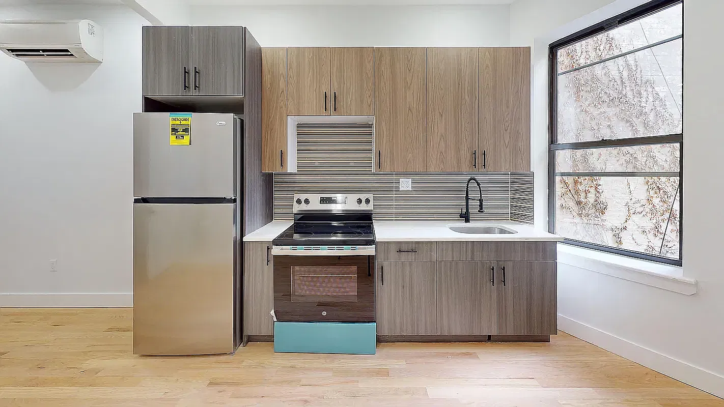 1332 Sterling Place — Photo 3